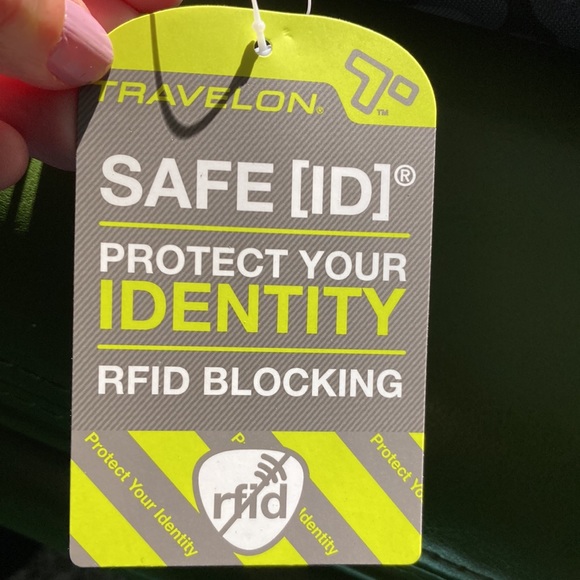 Travelon RFID Leopard Print Nylon Zip Around Wristlet Wallet Safe ID NWT - Picture 3 of 5